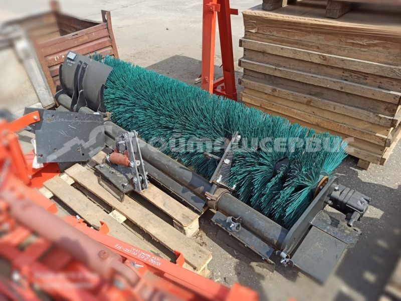 Щеточное оборудование КО-829 в сборе (установка щетки КО-829А.47.00.000-01Z) Щеточное оборудование КО-829 в сборе (установка щетки КО-829А.47.00.000-01Z)