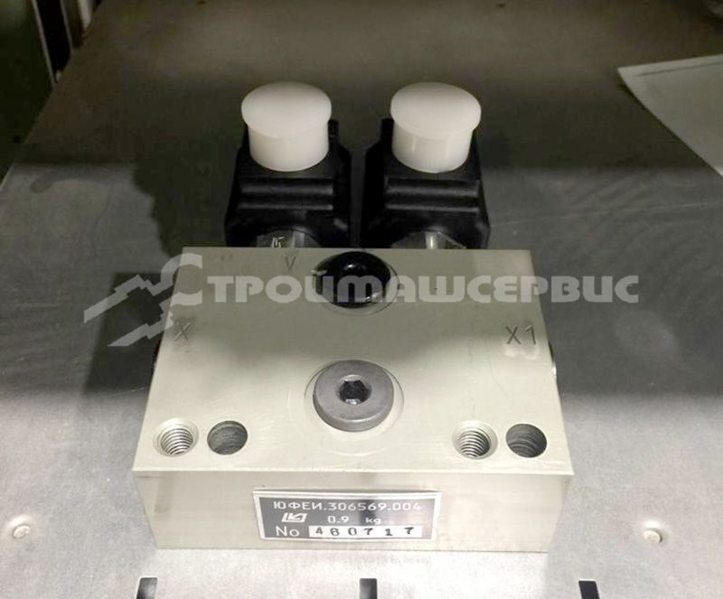 Блок клапанов дополнительного рабочего оборудования ЮФЕИ 306569.004 (004-10654)