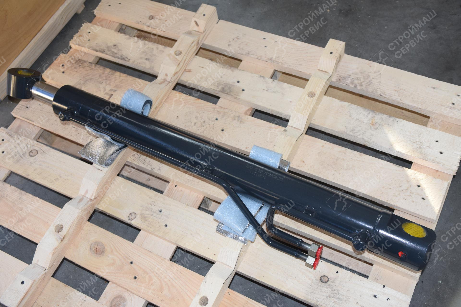 Гидроцилиндр подъема стрелы ЦГ-80.50х750.22 Гидроцилиндр подъема стрелы ЦГ-80.50х750.22